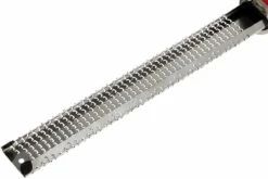 Râpe Microplane Premium Classic, Rouge -Victokai Boutique MP46120 03 microplane premium classic rasp rood mp46120 d3