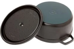 Cocotte Staub 26 Cm, 5,2 L Noir 5 Cocotte Staub 26 Cm, 5,2 L Noir -Victokai Boutique SB1102625 03 staub sb1102625 03